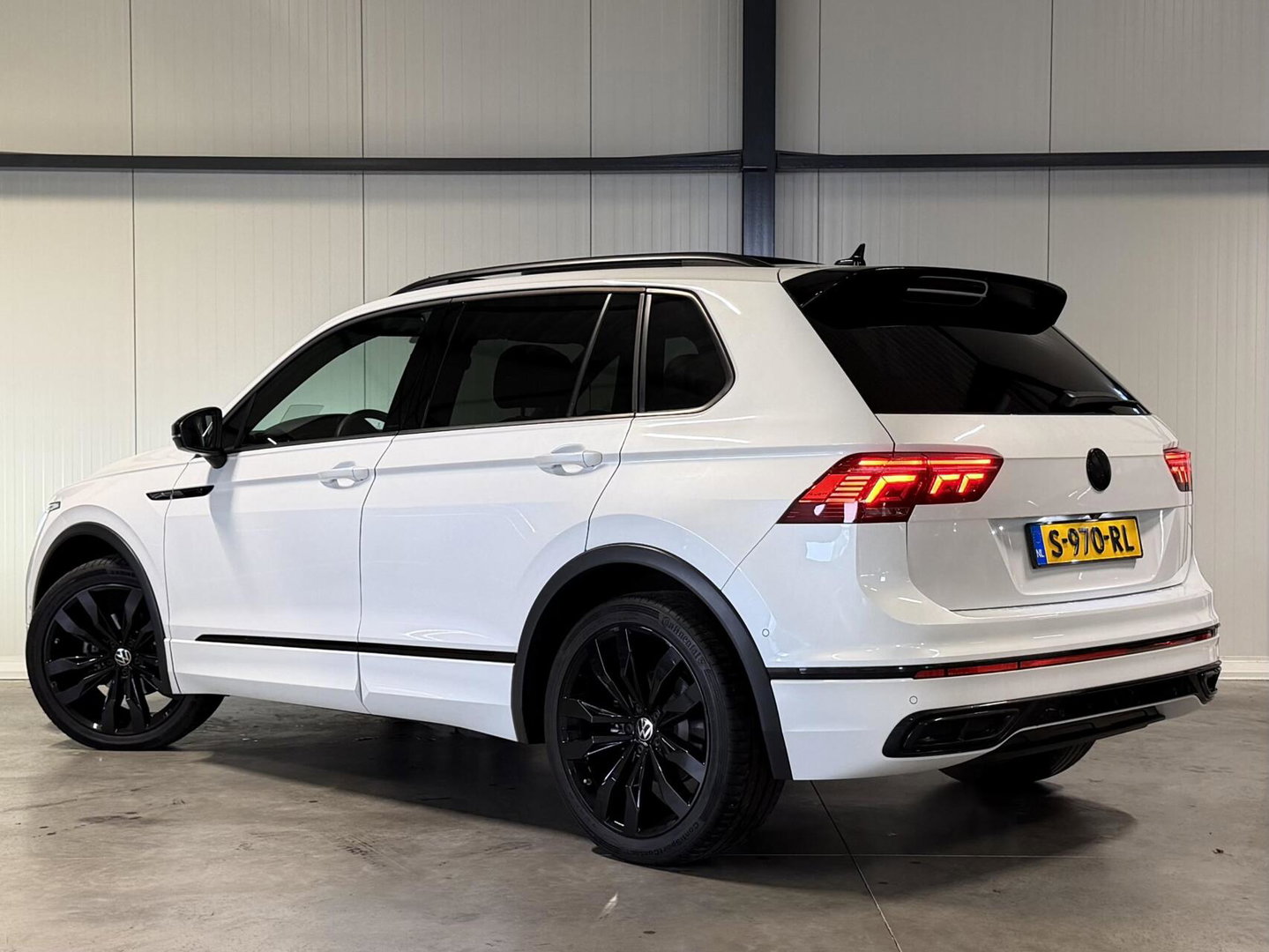 Volkswagen Tiguan 1.5 TSI R-Line Pano Head-up Trekhaak VOL!