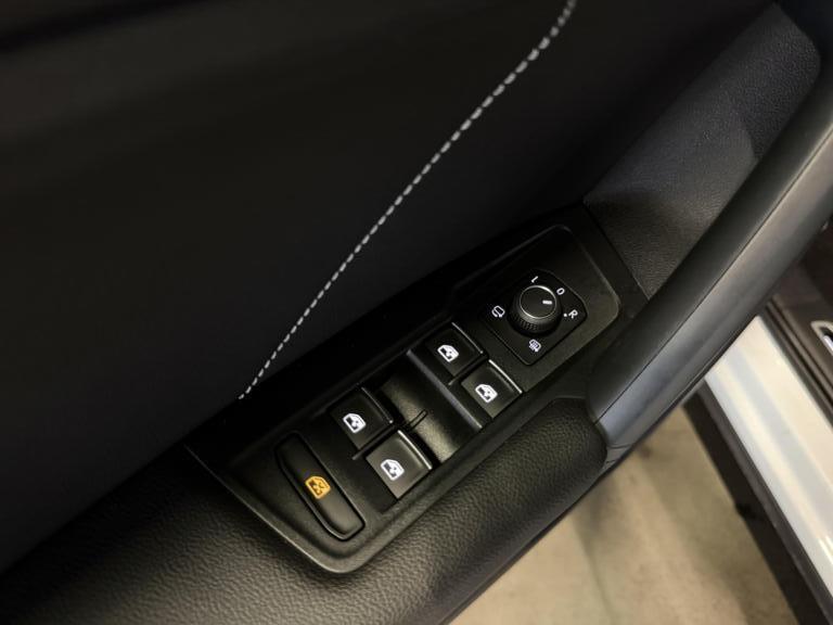Volkswagen Tiguan 1.5 TSI R-Line Pano Head-up Trekhaak VOL!