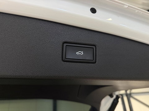 Volkswagen Tiguan 1.5 TSI R-Line Pano Head-up Trekhaak VOL!