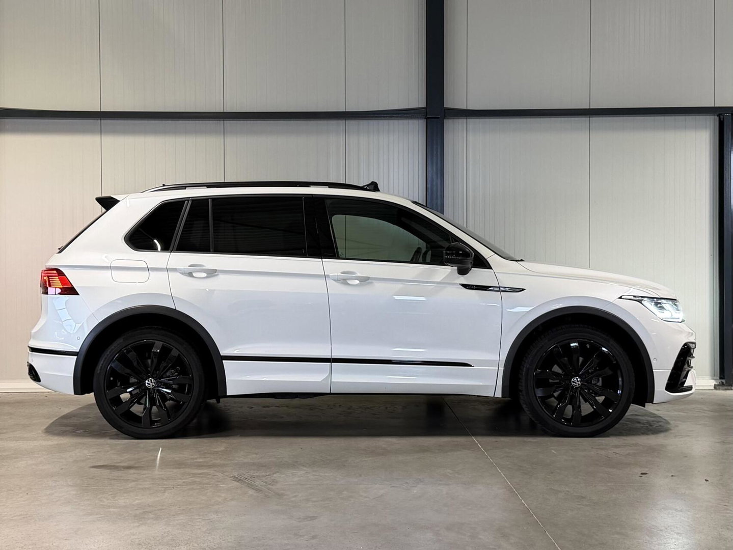Volkswagen Tiguan 1.5 TSI R-Line Pano Head-up Trekhaak VOL!
