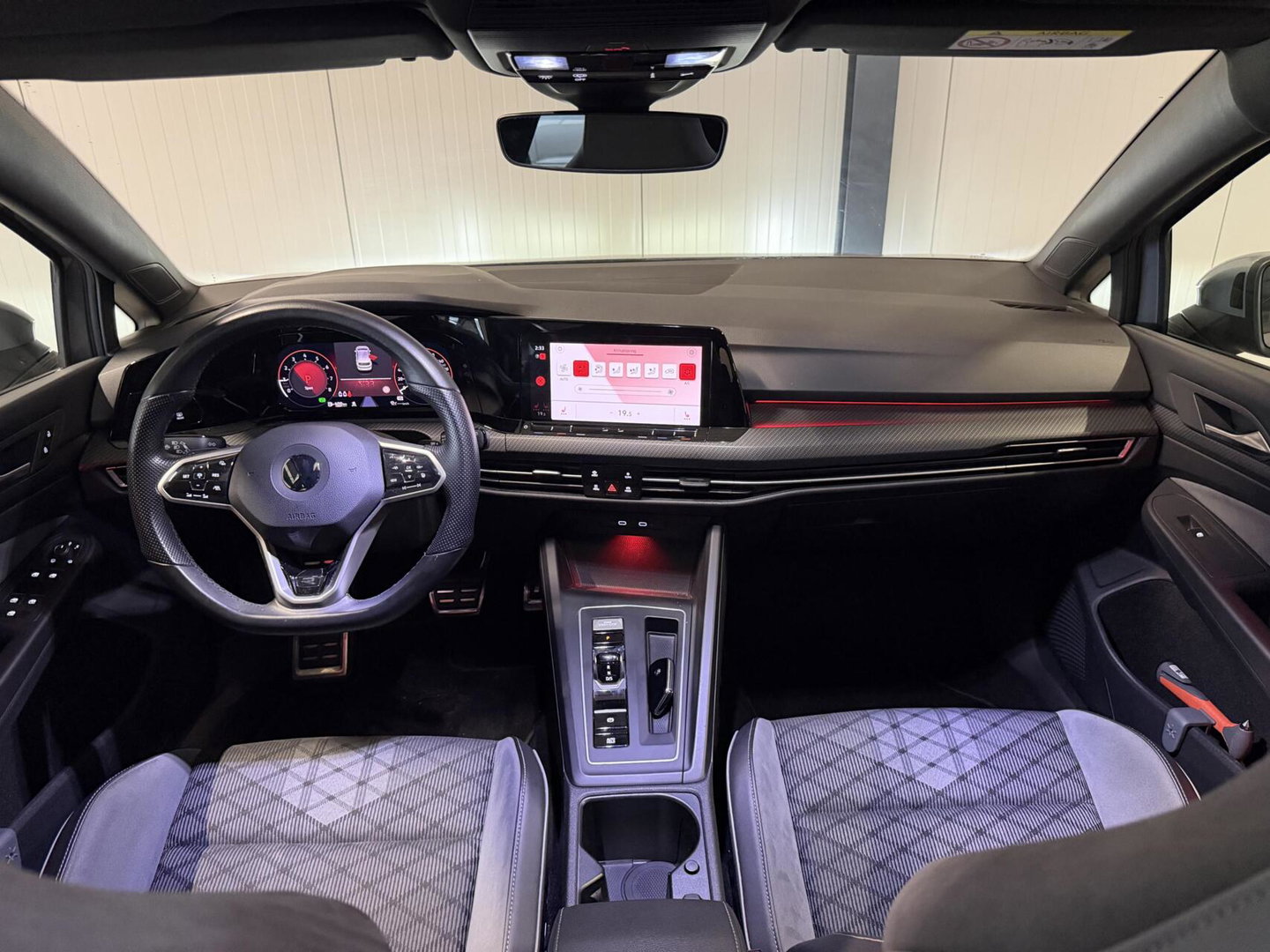 Volkswagen Golf 1.5 eTSI R-Line Pano Virtual Camera IQ Light