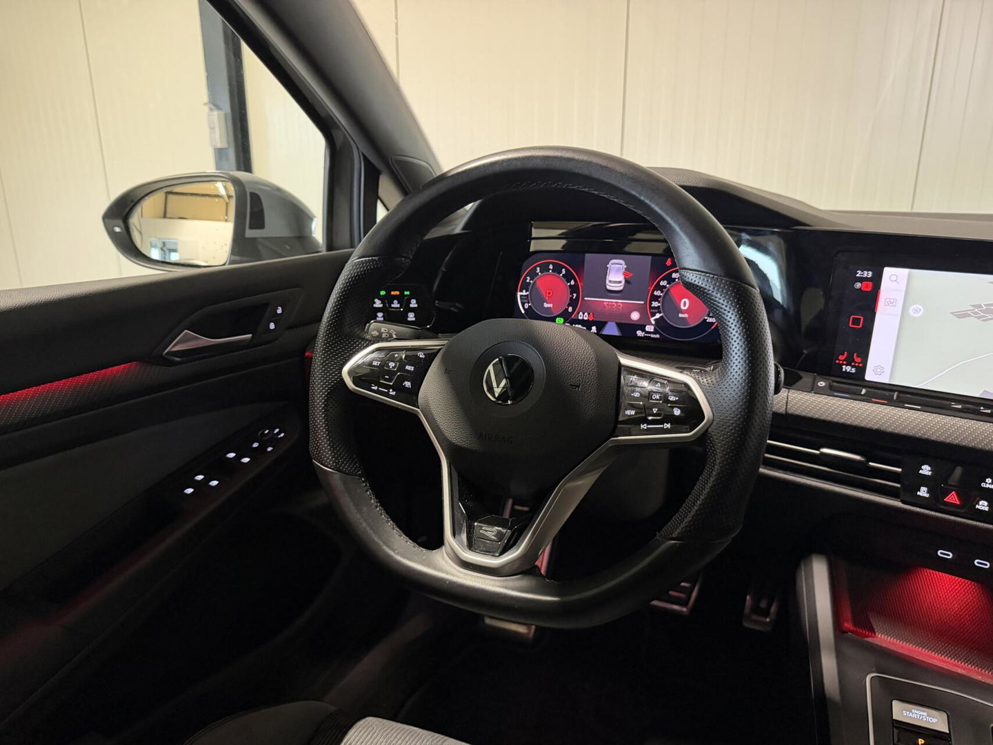 Volkswagen Golf 1.5 eTSI R-Line Pano Virtual Camera IQ Light