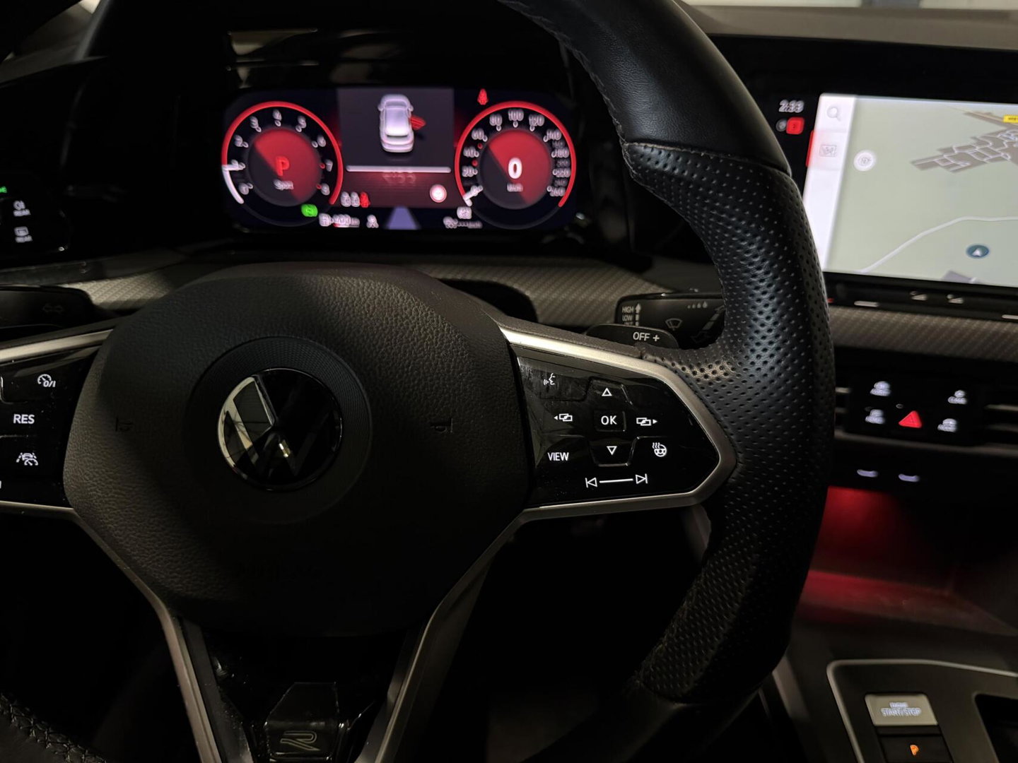 Volkswagen Golf 1.5 eTSI R-Line Pano Virtual Camera IQ Light