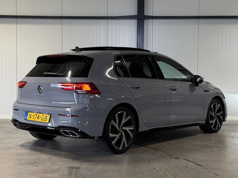 Volkswagen Golf 1.5 eTSI R-Line Pano Virtual Camera IQ Light