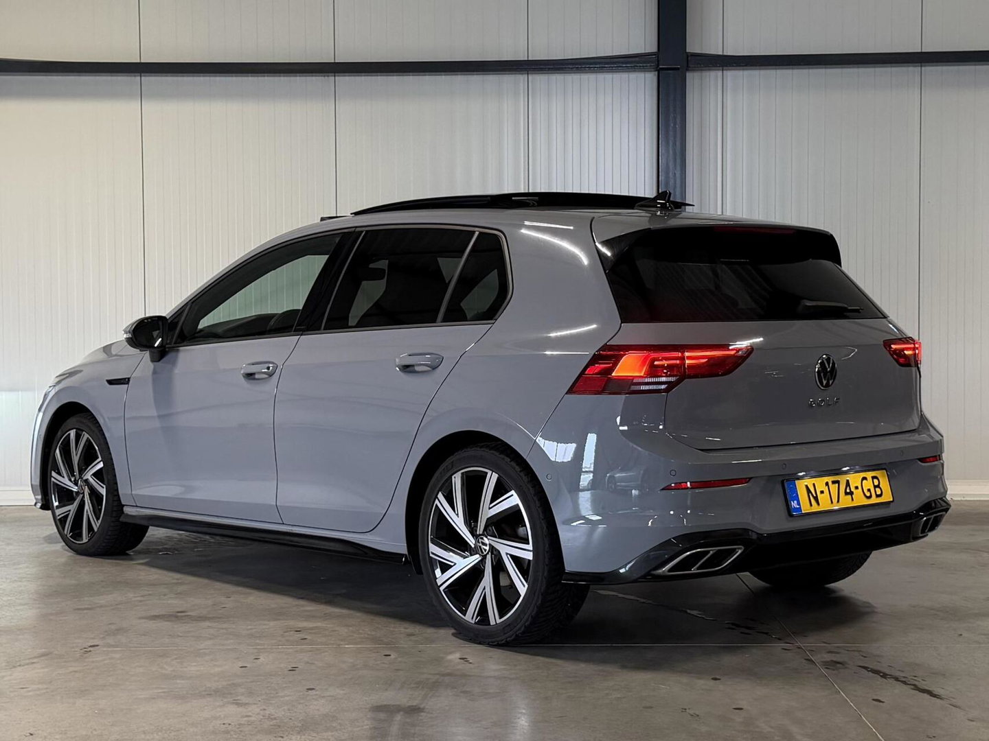 Volkswagen Golf 1.5 eTSI R-Line Pano Virtual Camera IQ Light