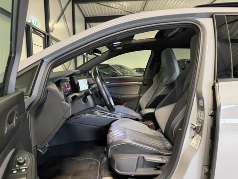 Volkswagen Golf 1.5 eTSI R-Line Pano Virtual Camera IQ Light