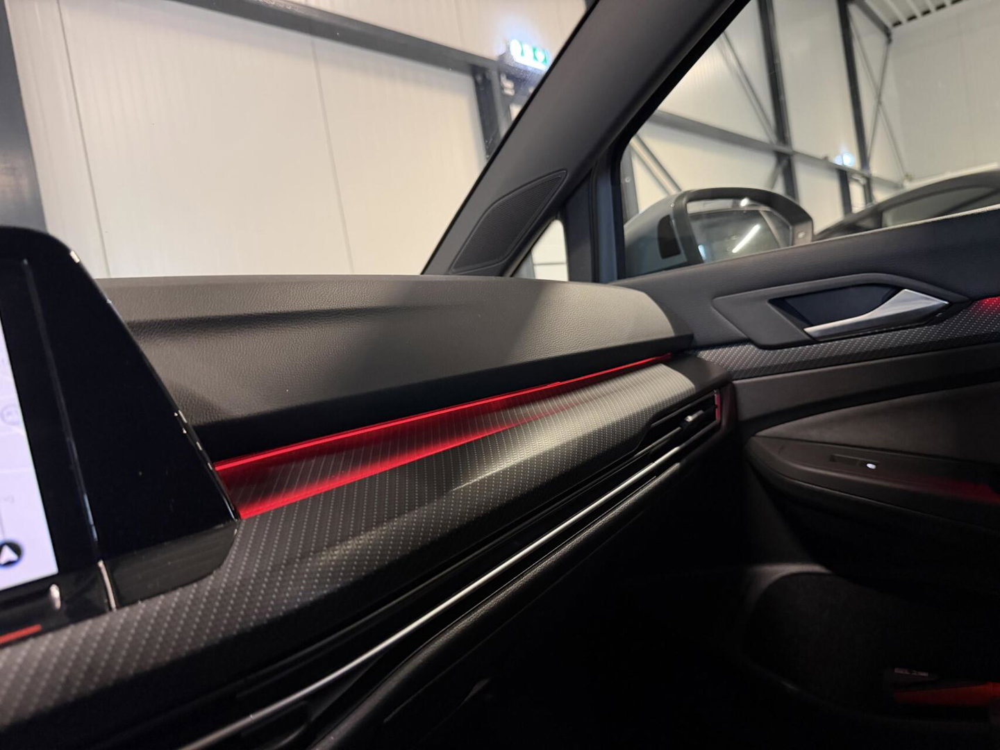 Volkswagen Golf 1.5 eTSI R-Line Pano Virtual Camera IQ Light