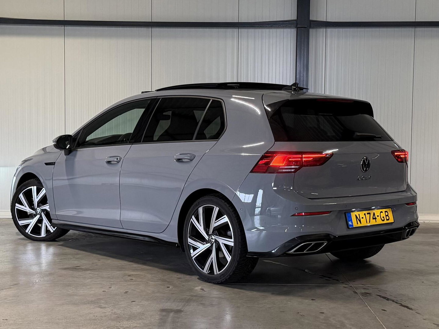 Volkswagen Golf 1.5 eTSI R-Line Pano Virtual Camera IQ Light