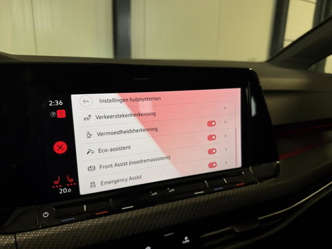 Volkswagen Golf 1.5 eTSI R-Line Pano Virtual Camera IQ Light