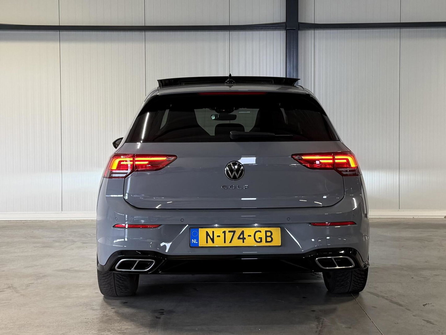 Volkswagen Golf 1.5 eTSI R-Line Pano Virtual Camera IQ Light