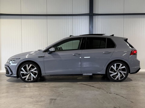 Volkswagen Golf 1.5 eTSI R-Line Pano Virtual Camera IQ Light