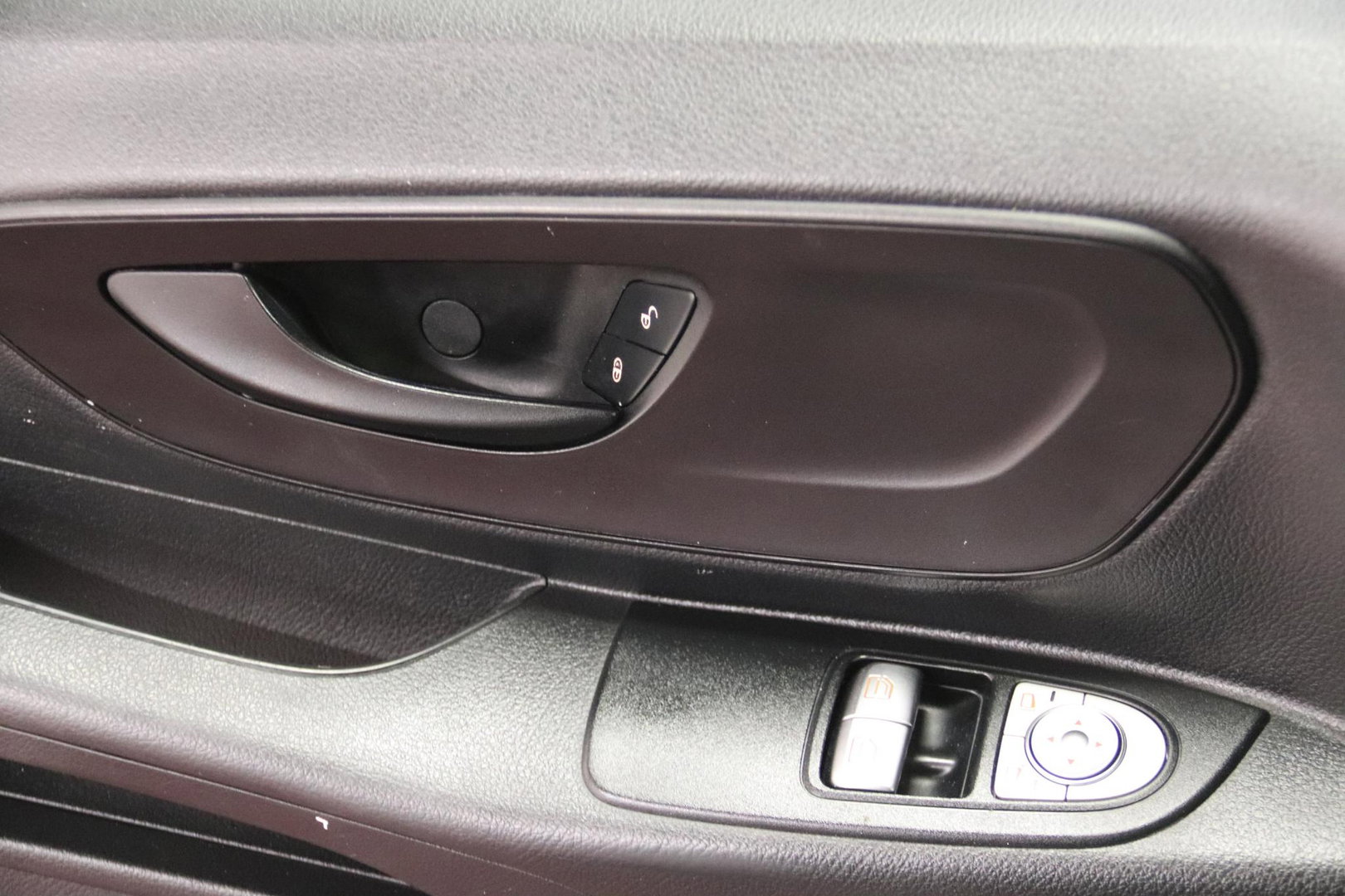 Mercedes-Benz Vito 114 CDI AUTOMAAT IMPERIAAL TREKHAAK Mercedes-Benz Vito 114 CDI 114 CDI AUTOMAAT IMPERIAAL TREKHAAK