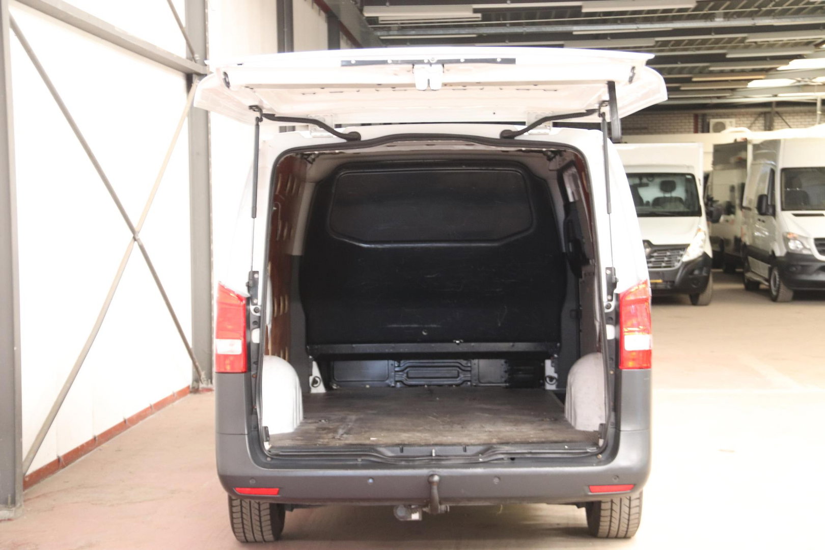 Mercedes-Benz Vito CDI LANG NAVI TREKHAAK Mercedes-Benz Vito CDI Lang NAVIGATIE TREKHAAK