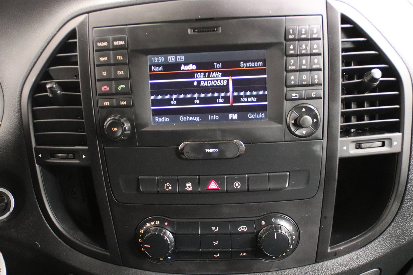 Mercedes-Benz Vito CDI LANG NAVI TREKHAAK Mercedes-Benz Vito CDI Lang NAVIGATIE TREKHAAK