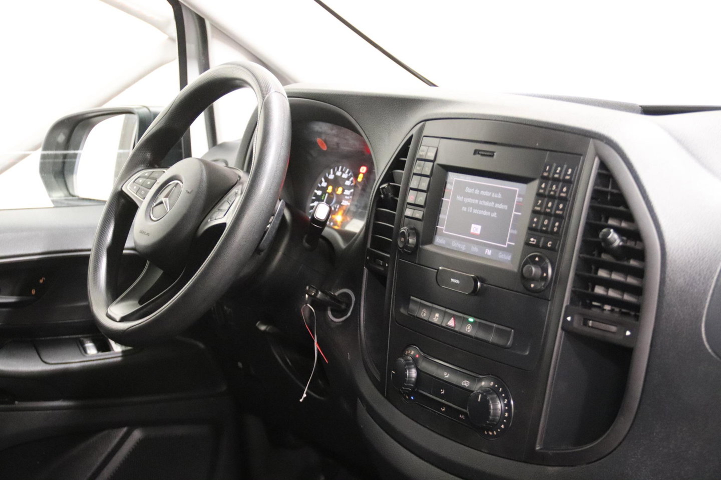 Mercedes-Benz Vito CDI LANG NAVI TREKHAAK Mercedes-Benz Vito CDI Lang NAVIGATIE TREKHAAK
