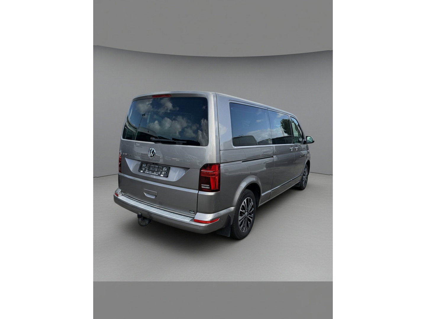 Volkswagen Transporter 2.0 TDI L2H1 30 DC Caravelle Virtual, Adaptieve Cruise, Camera, 2 x Electrische deur, 199pk, LED, Leder, Clima, Stoelverwarming, Carplay, Automaat, Uniek!