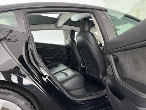 Tesla Model 3 RWD 60 kWh [ 3-Fase-11kW ] {SoH-88%} (INCL-BTW) Aut. *PANO | LEATHER | KEYLESS | FULL-LED | MEMORY-PACK | TOPVIEW | DAB | CARPLAY | DIGI-COCKPIT | LANE-ASSIST | HEATED-COMFORTSEATS | AUTOPILOT | 19"ALU*