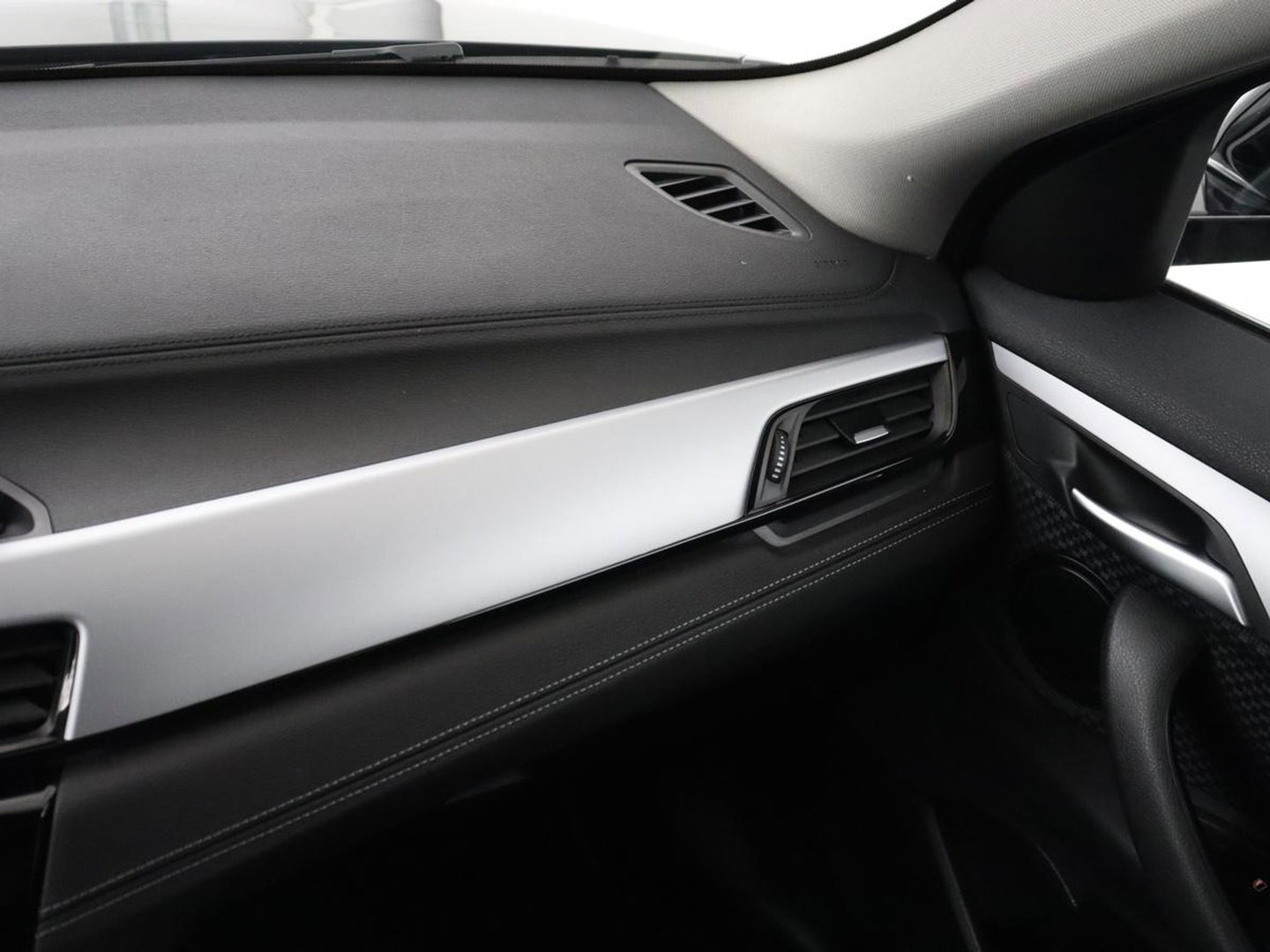 BMW X2 xDrive25e Executive | SOH 86,3% | Camera | Navigatie | Full LED | Park Assist | Climate control | Bluetooth | Cruise control | 18'' lichtmetalen velgen | PHEV | Plug In
