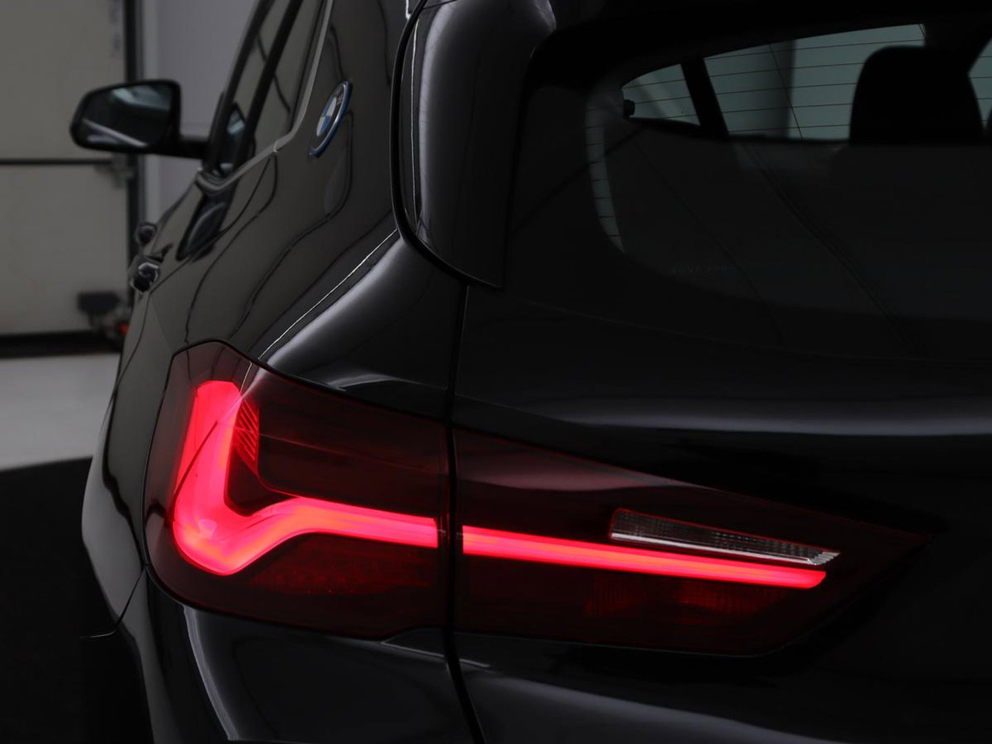BMW X2 xDrive25e Executive | SOH 86,3% | Camera | Navigatie | Full LED | Park Assist | Climate control | Bluetooth | Cruise control | 18'' lichtmetalen velgen | PHEV | Plug In