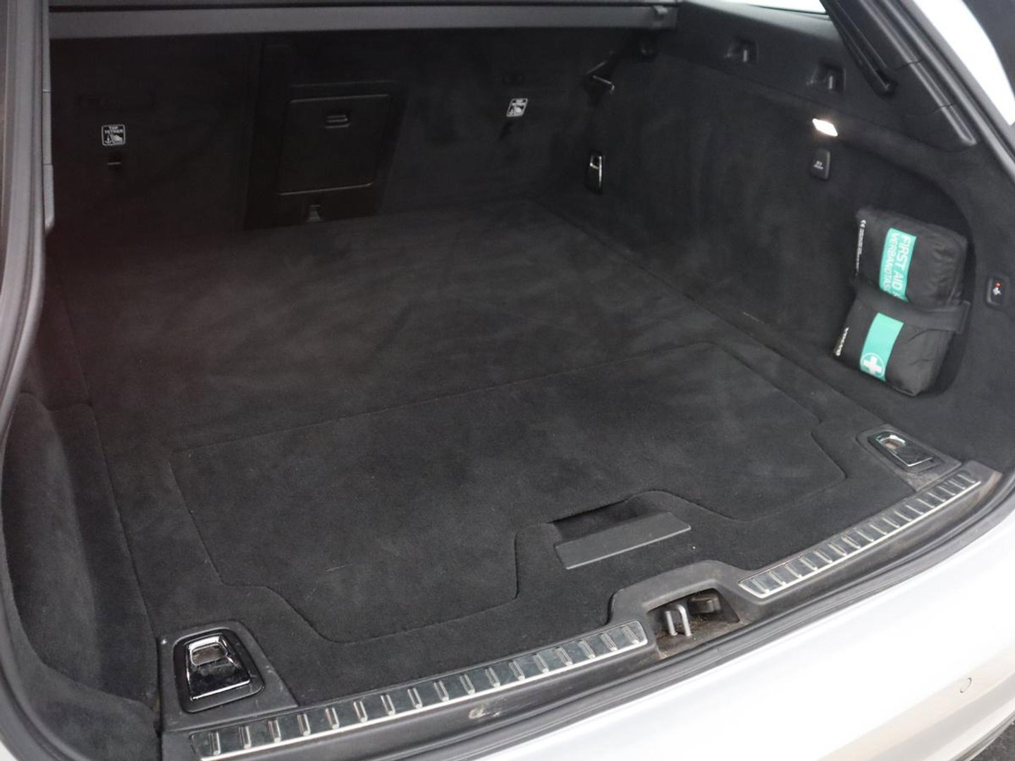 Volvo V90 2.0 B4 R-Design