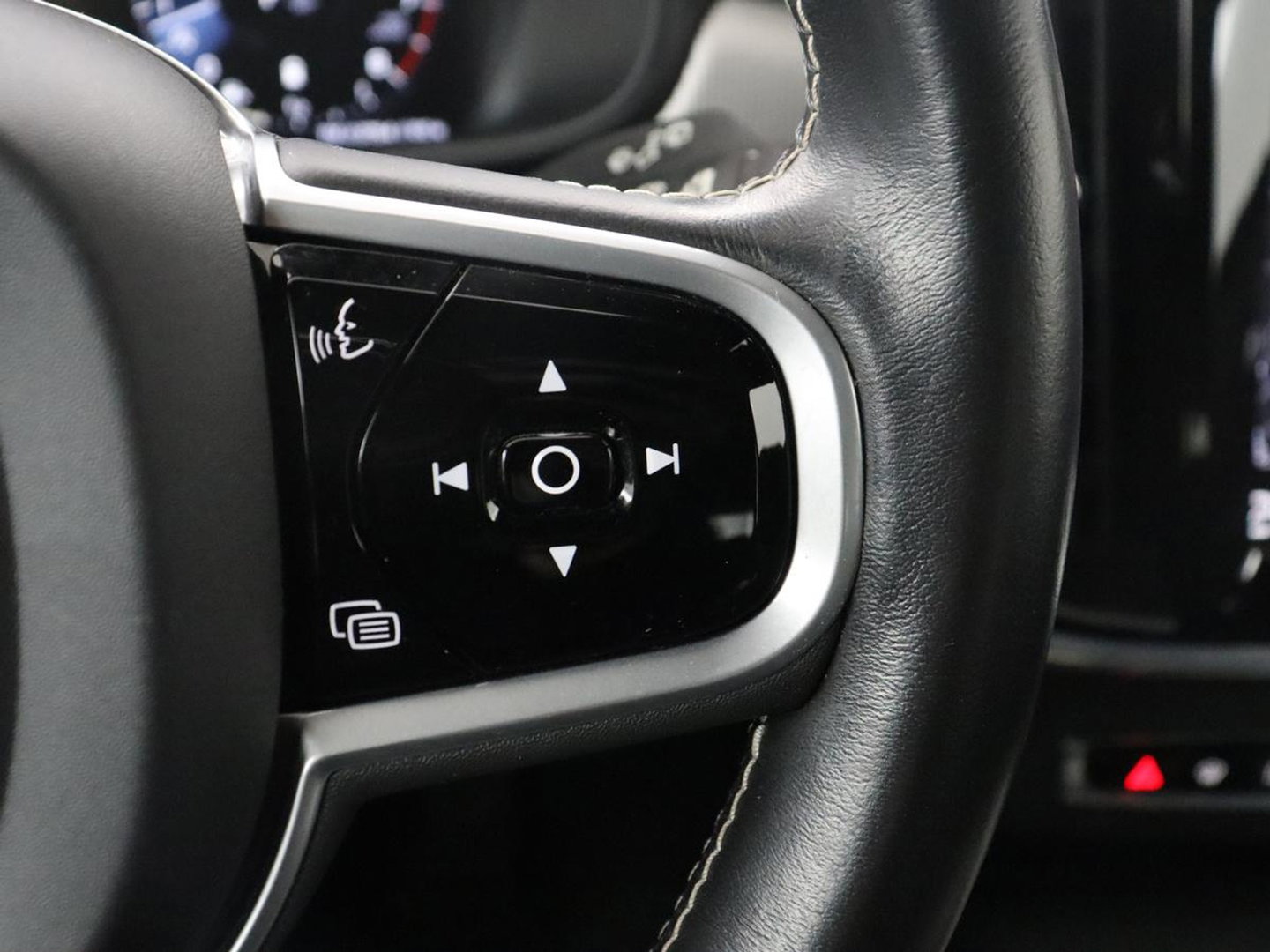 Volvo V90 2.0 B4 R-Design
