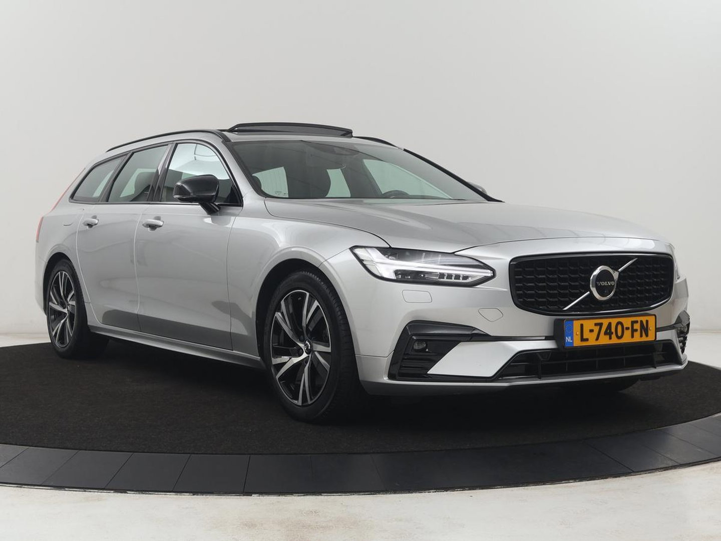 Volvo V90 2.0 B4 R-Design