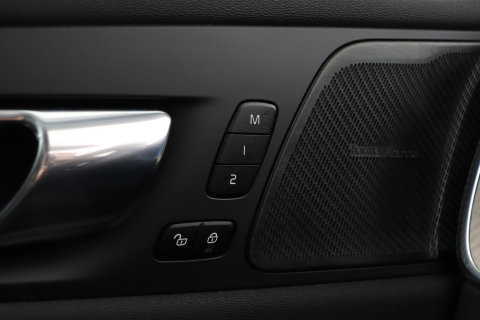 Volvo XC60 T6 Plug-in hybrid Inscription | Trekhaak | Panoramadak | Harman/Kardon | Head-up | Keyless