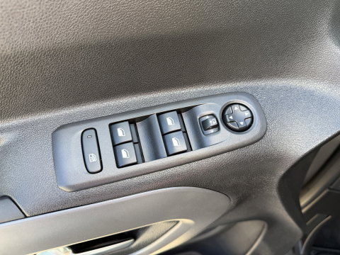 Toyota ProAce CITY Verso 1.2 Turbo 130pk Active Long 7 persoons / rolstoel lift / vaste prijs rijklaar € 24.950 marge / lease vanaf € 407 / automaat / camera / grijs metallic / dubbele schuifdeur / euro 6