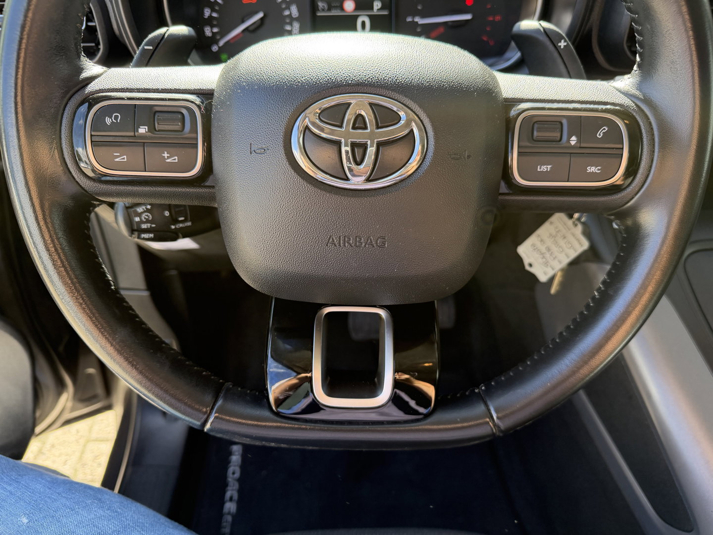 Toyota ProAce CITY Verso 1.2 Turbo 130pk Active Long 7 persoons / rolstoel lift / vaste prijs rijklaar € 24.950 marge / lease vanaf € 407 / automaat / camera / grijs metallic / dubbele schuifdeur / euro 6