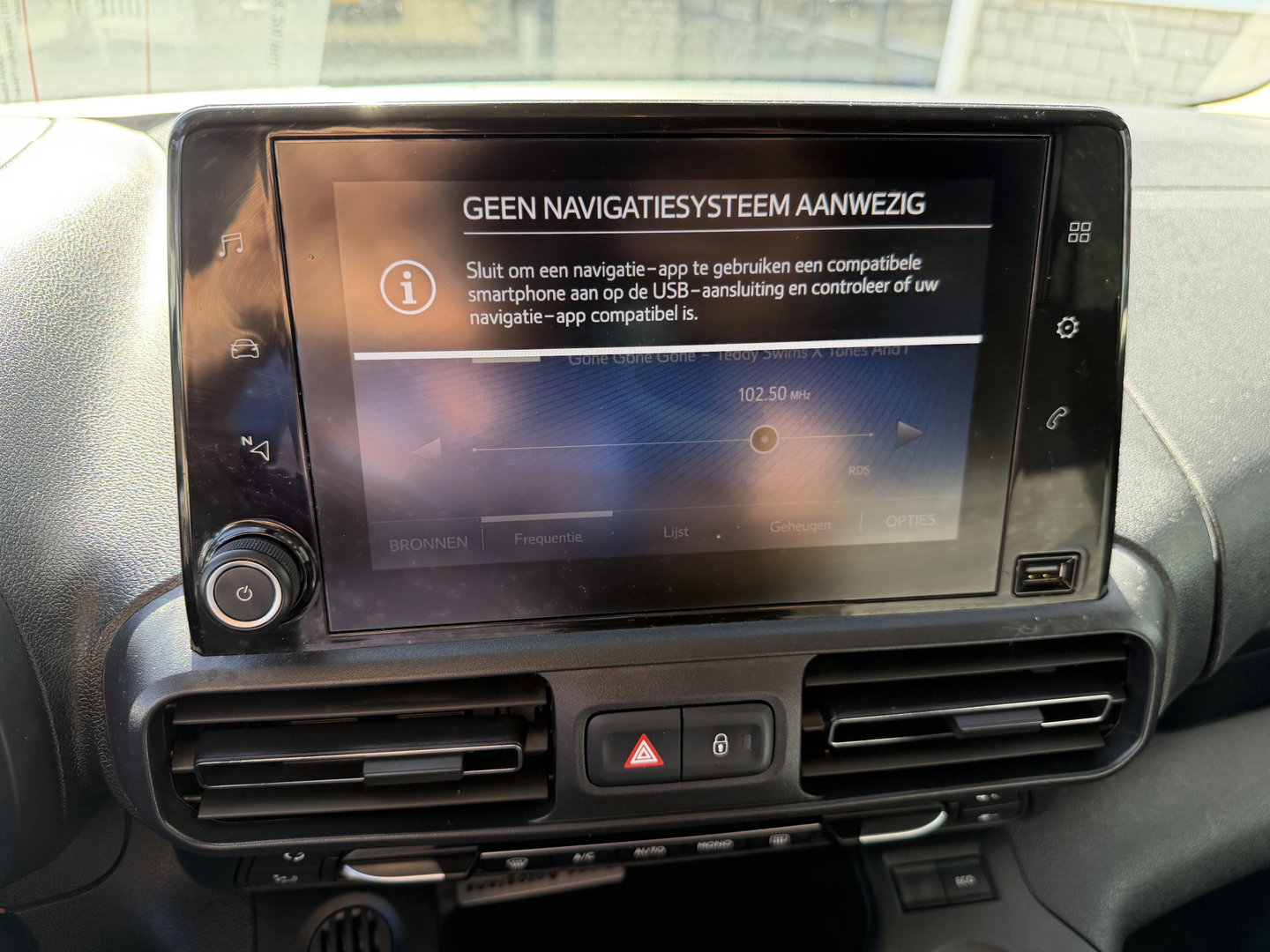 Toyota ProAce CITY Verso 1.2 Turbo 130pk Active Long 7 persoons / rolstoel lift / vaste prijs rijklaar € 24.950 marge / lease vanaf € 407 / automaat / camera / grijs metallic / dubbele schuifdeur / euro 6
