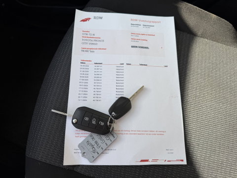 Toyota ProAce CITY Verso 1.2 Turbo 130pk Active Long 7 persoons / rolstoel lift / vaste prijs rijklaar € 24.950 marge / lease vanaf € 407 / automaat / camera / grijs metallic / dubbele schuifdeur / euro 6