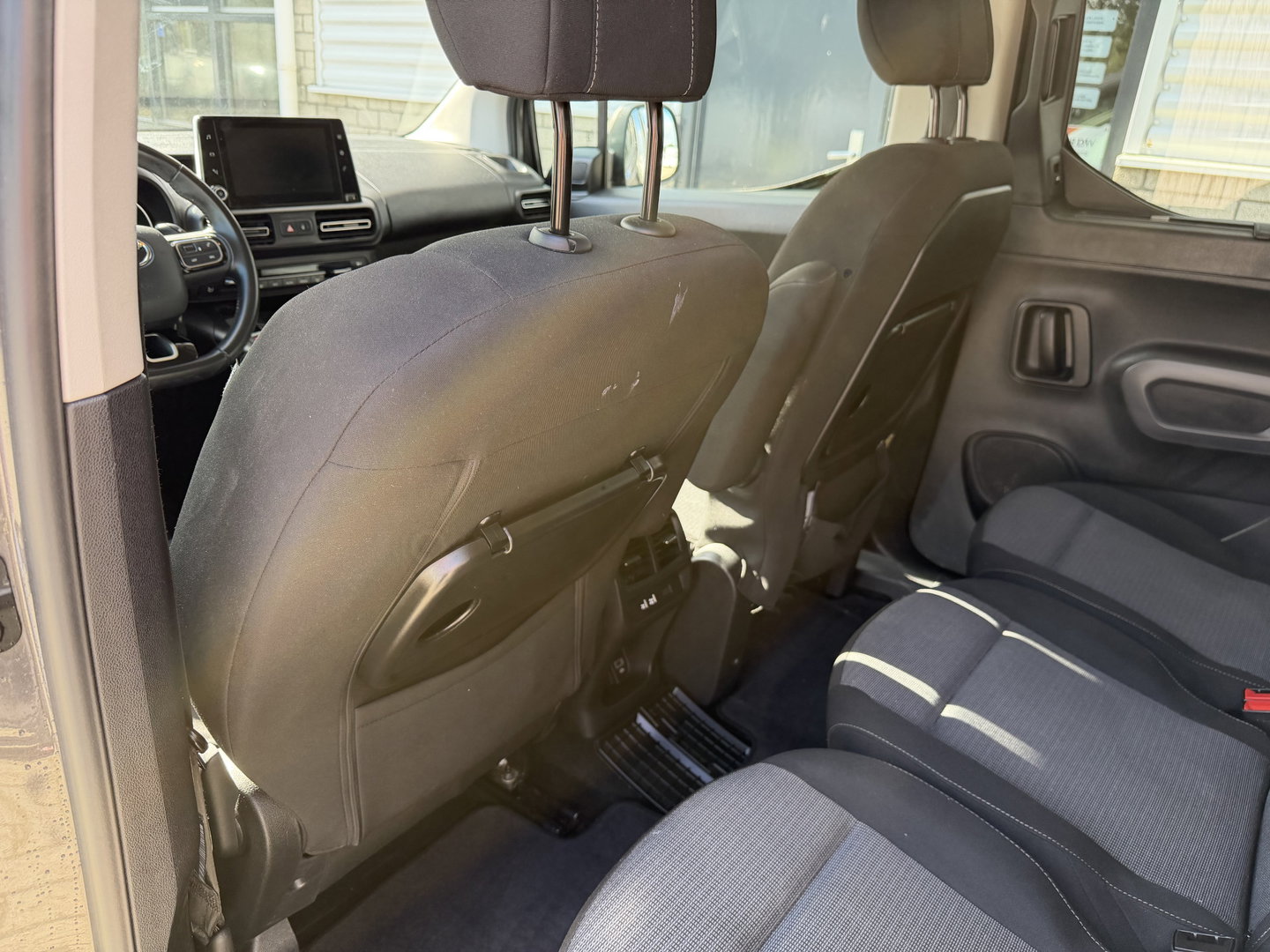Toyota ProAce CITY Verso 1.2 Turbo 130pk Active Long 7 persoons / rolstoel lift / vaste prijs rijklaar € 24.950 marge / lease vanaf € 407 / automaat / camera / grijs metallic / dubbele schuifdeur / euro 6