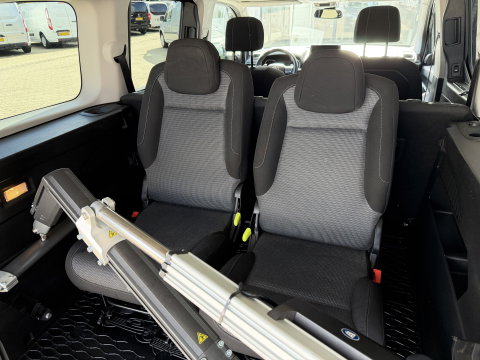 Toyota ProAce CITY Verso 1.2 Turbo 130pk Active Long 7 persoons / rolstoel lift / vaste prijs rijklaar € 24.950 marge / lease vanaf € 407 / automaat / camera / grijs metallic / dubbele schuifdeur / euro 6