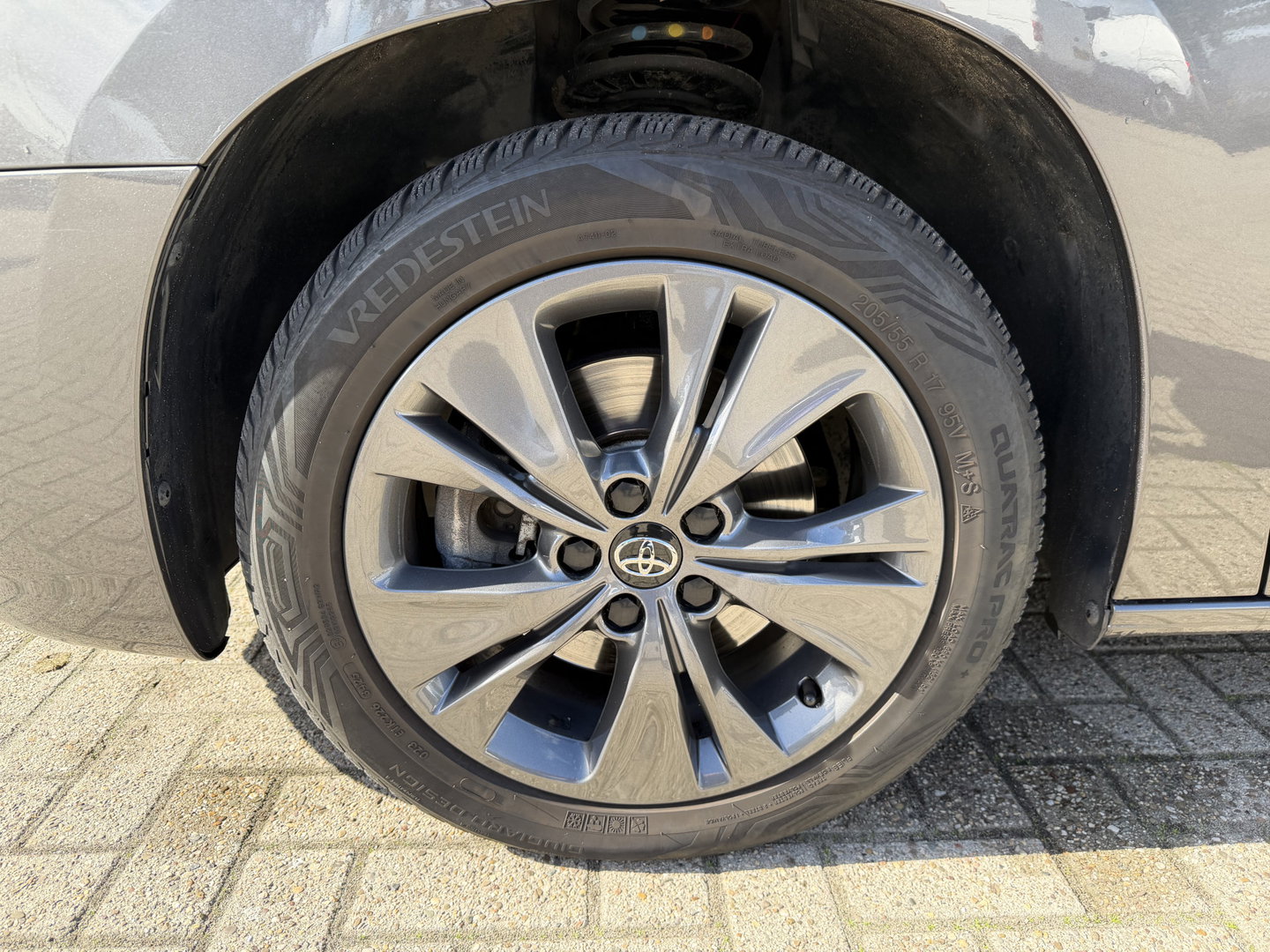 Toyota ProAce CITY Verso 1.2 Turbo 130pk Active Long 7 persoons / rolstoel lift / vaste prijs rijklaar € 24.950 marge / lease vanaf € 407 / automaat / camera / grijs metallic / dubbele schuifdeur / euro 6