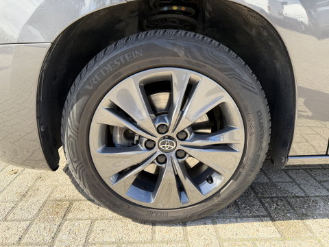 Toyota ProAce CITY Verso 1.2 Turbo 130pk Active Long 7 persoons / rolstoel lift / vaste prijs rijklaar € 24.950 marge / lease vanaf € 407 / automaat / camera / grijs metallic / dubbele schuifdeur / euro 6