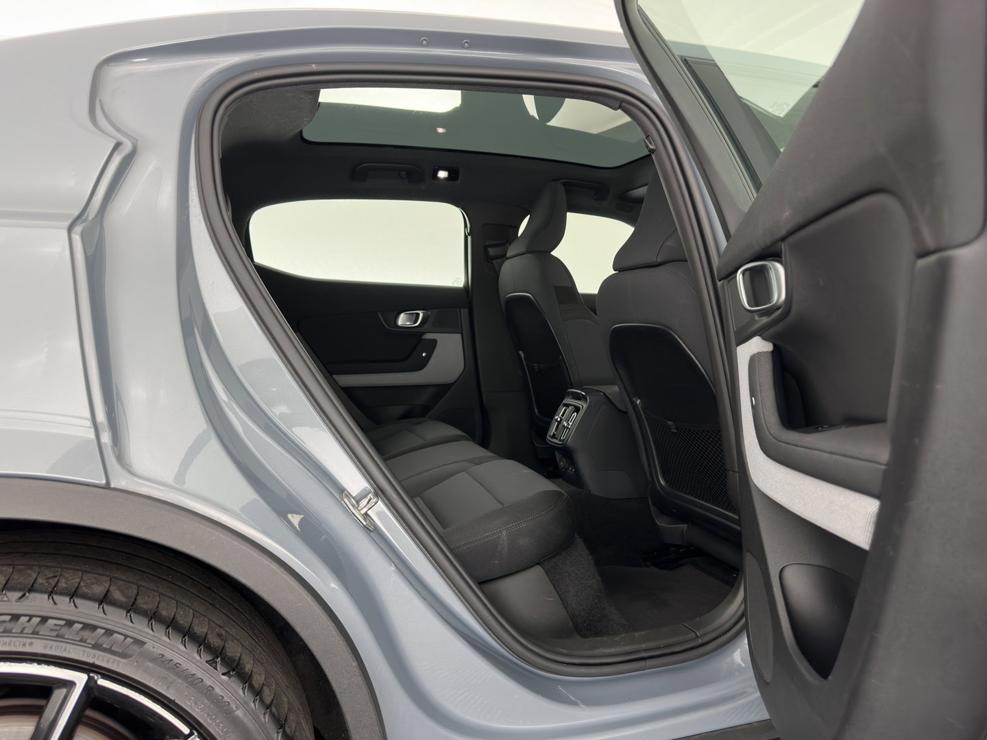 Polestar 2 Long Range Dual Motor 78 kWh [ 3-Fase-11kW] {SOH-88%} (INCL-BTW) Aut. *PANO | FULL-LED | MEMORY-PACK | CAMERA | KEYLESS | LANE-ASSIST | DIGI-COCKPIT | CARPLAY | DAB+ | HEATED-COMFORTSEATS | CRUISE | TOWBAR | 20''ALU*