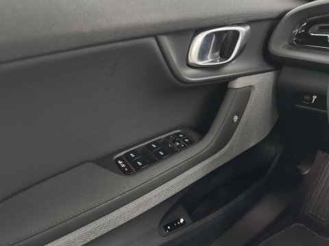 Polestar 2 Long Range Dual Motor 78 kWh [ 3-Fase-11kW] {SOH-88%} (INCL-BTW) Aut. *PANO | FULL-LED | MEMORY-PACK | CAMERA | KEYLESS | LANE-ASSIST | DIGI-COCKPIT | CARPLAY | DAB+ | HEATED-COMFORTSEATS | CRUISE | TOWBAR | 20''ALU*
