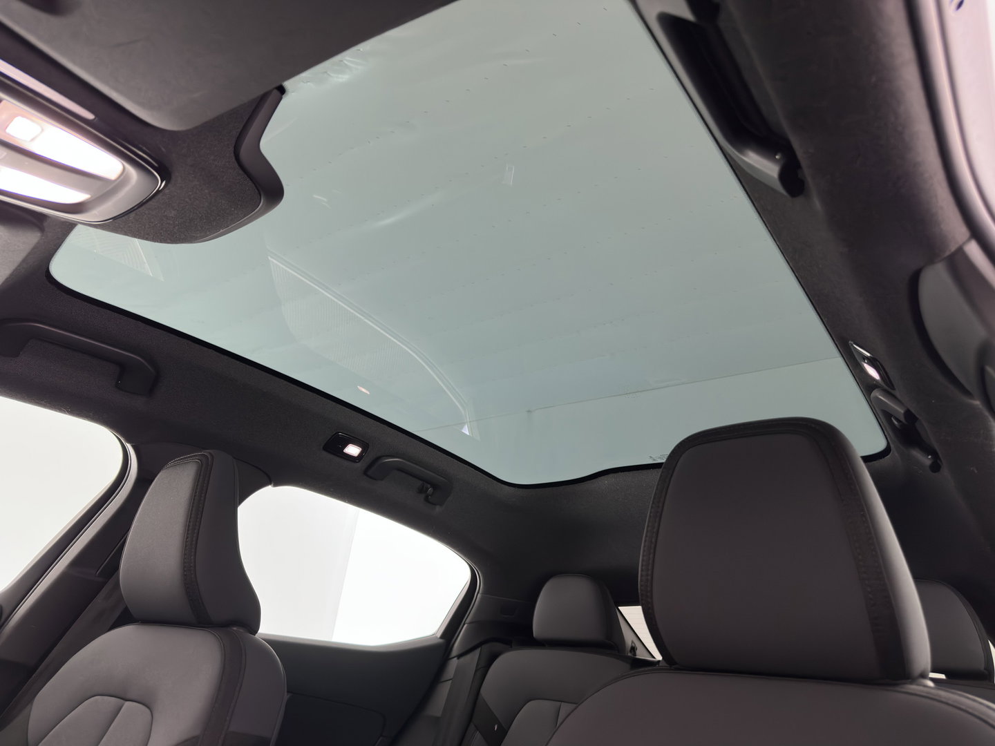 Polestar 2 Long Range Dual Motor 78 kWh [ 3-Fase-11kW] {SOH-88%} (INCL-BTW) Aut. *PANO | FULL-LED | MEMORY-PACK | CAMERA | KEYLESS | LANE-ASSIST | DIGI-COCKPIT | CARPLAY | DAB+ | HEATED-COMFORTSEATS | CRUISE | TOWBAR | 20''ALU*