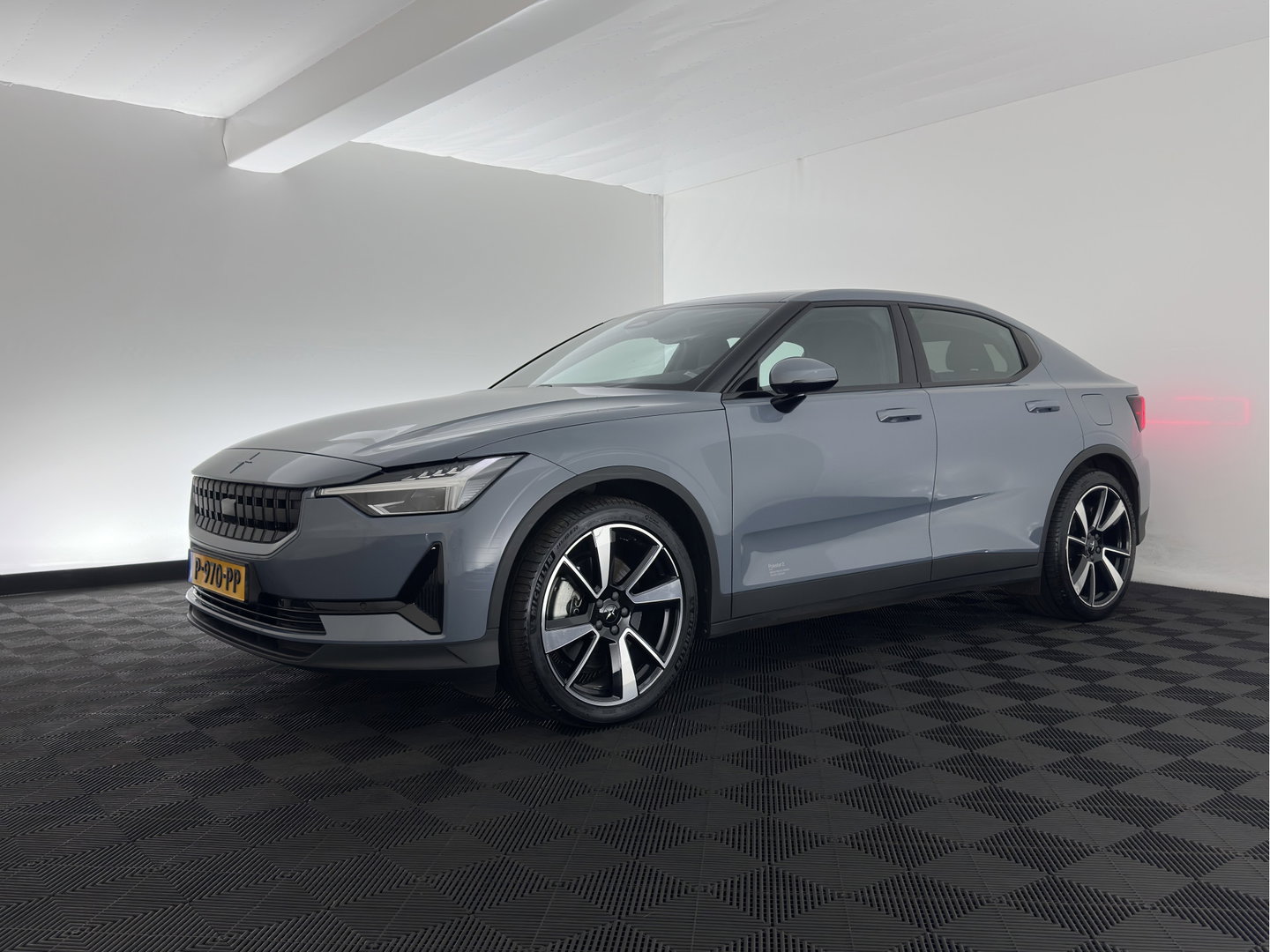 Polestar 2 Long Range Dual Motor 78 kWh [ 3-Fase-11kW] {SOH-88%} (INCL-BTW) Aut. *PANO | FULL-LED | MEMORY-PACK | CAMERA | KEYLESS | LANE-ASSIST | DIGI-COCKPIT | CARPLAY | DAB+ | HEATED-COMFORTSEATS | CRUISE | TOWBAR | 20''ALU*