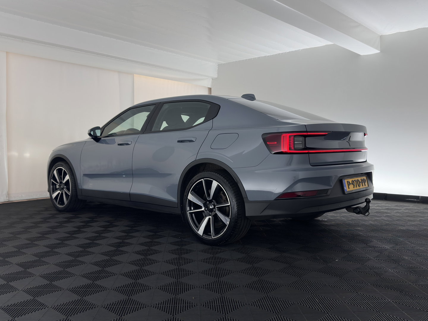 Polestar 2 Long Range Dual Motor 78 kWh [ 3-Fase-11kW] {SOH-88%} (INCL-BTW) Aut. *PANO | FULL-LED | MEMORY-PACK | CAMERA | KEYLESS | LANE-ASSIST | DIGI-COCKPIT | CARPLAY | DAB+ | HEATED-COMFORTSEATS | CRUISE | TOWBAR | 20''ALU*