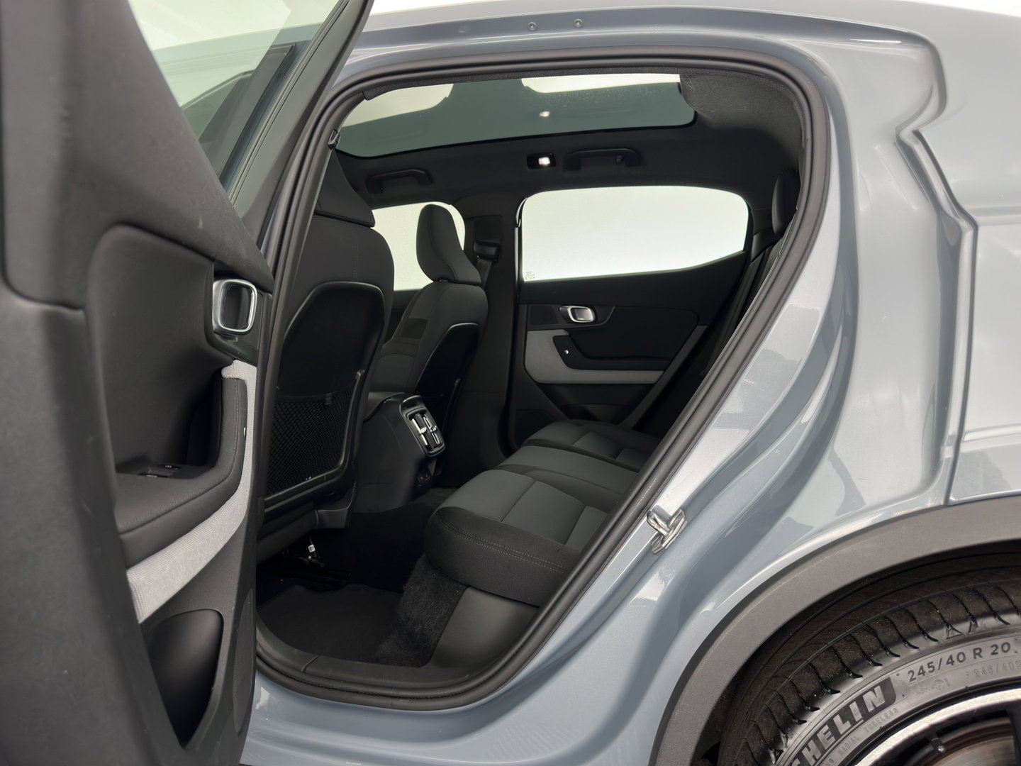 Polestar 2 Long Range Dual Motor 78 kWh [ 3-Fase-11kW] {SOH-88%} (INCL-BTW) Aut. *PANO | FULL-LED | MEMORY-PACK | CAMERA | KEYLESS | LANE-ASSIST | DIGI-COCKPIT | CARPLAY | DAB+ | HEATED-COMFORTSEATS | CRUISE | TOWBAR | 20''ALU*