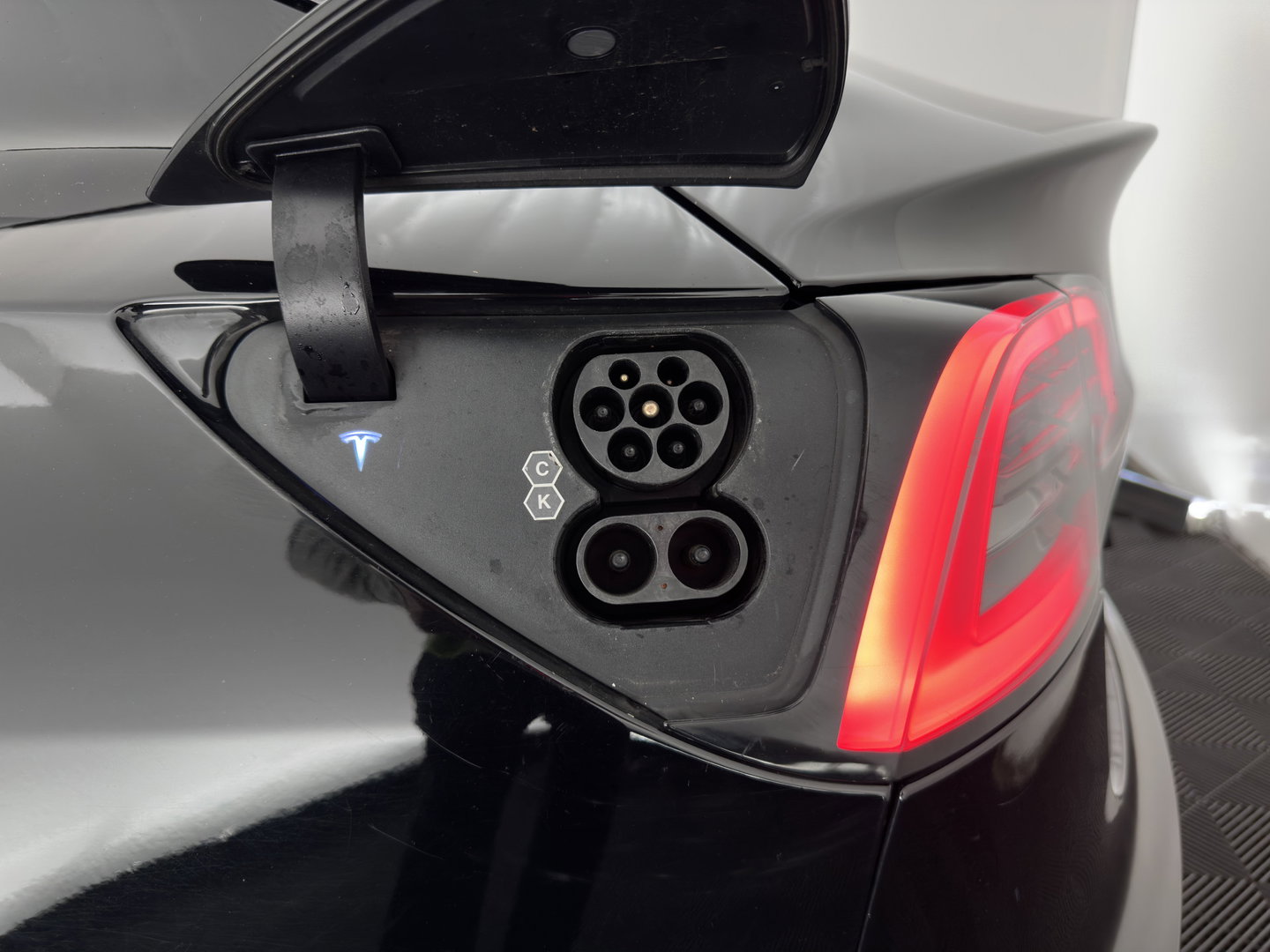 Tesla Model 3 RWD 60 kWh [ 3-Fase-11kW ] {SoH-88%} (INCL-BTW) Aut. *PANO | LEATHER | KEYLESS | FULL-LED | MEMORY-PACK | TOPVIEW | DAB | CARPLAY | DIGI-COCKPIT | LANE-ASSIST | HEATED-COMFORTSEATS | AUTOPILOT | 19"ALU*