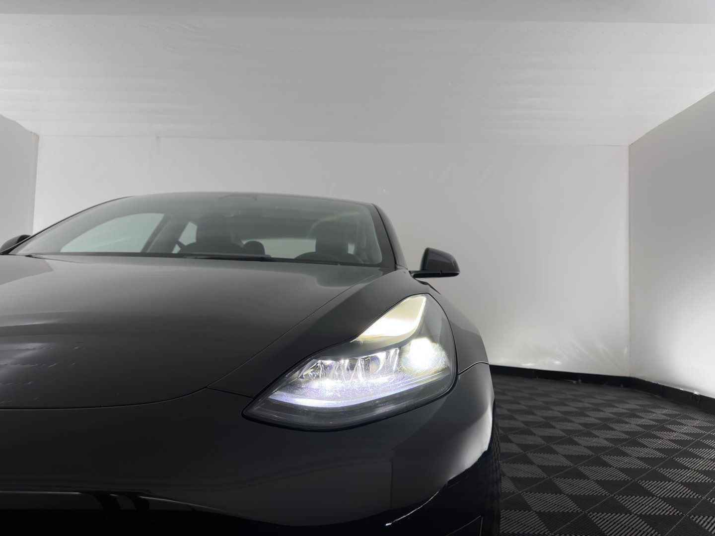 Tesla Model 3 RWD 60 kWh [ 3-Fase-11kW ] {SoH-88%} (INCL-BTW) Aut. *PANO | LEATHER | KEYLESS | FULL-LED | MEMORY-PACK | TOPVIEW | DAB | CARPLAY | DIGI-COCKPIT | LANE-ASSIST | HEATED-COMFORTSEATS | AUTOPILOT | 19"ALU*