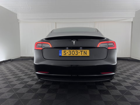 Tesla Model 3 RWD 60 kWh [ 3-Fase-11kW ] {SoH-88%} (INCL-BTW) Aut. *PANO | LEATHER | KEYLESS | FULL-LED | MEMORY-PACK | TOPVIEW | DAB | CARPLAY | DIGI-COCKPIT | LANE-ASSIST | HEATED-COMFORTSEATS | AUTOPILOT | 19"ALU*