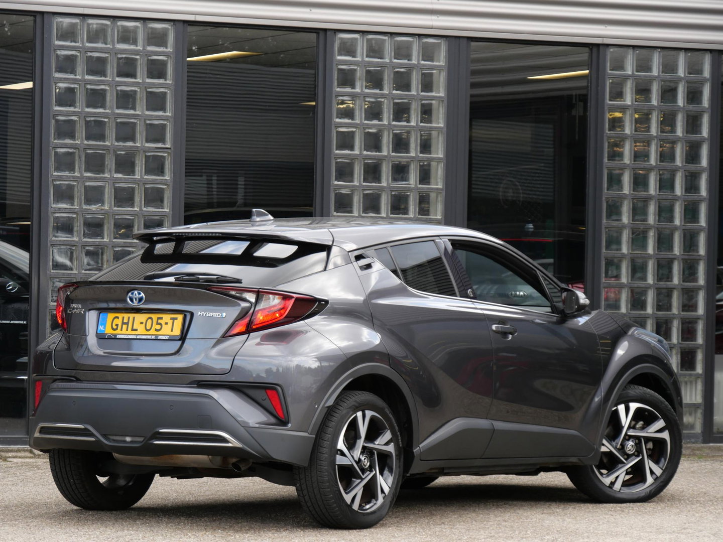 Toyota C-HR 2.0 HYBRID 185PK/ PDC V+A/ BLINDSPOT/ WINTER PAKKET/ ALL-SEASON BANDEN