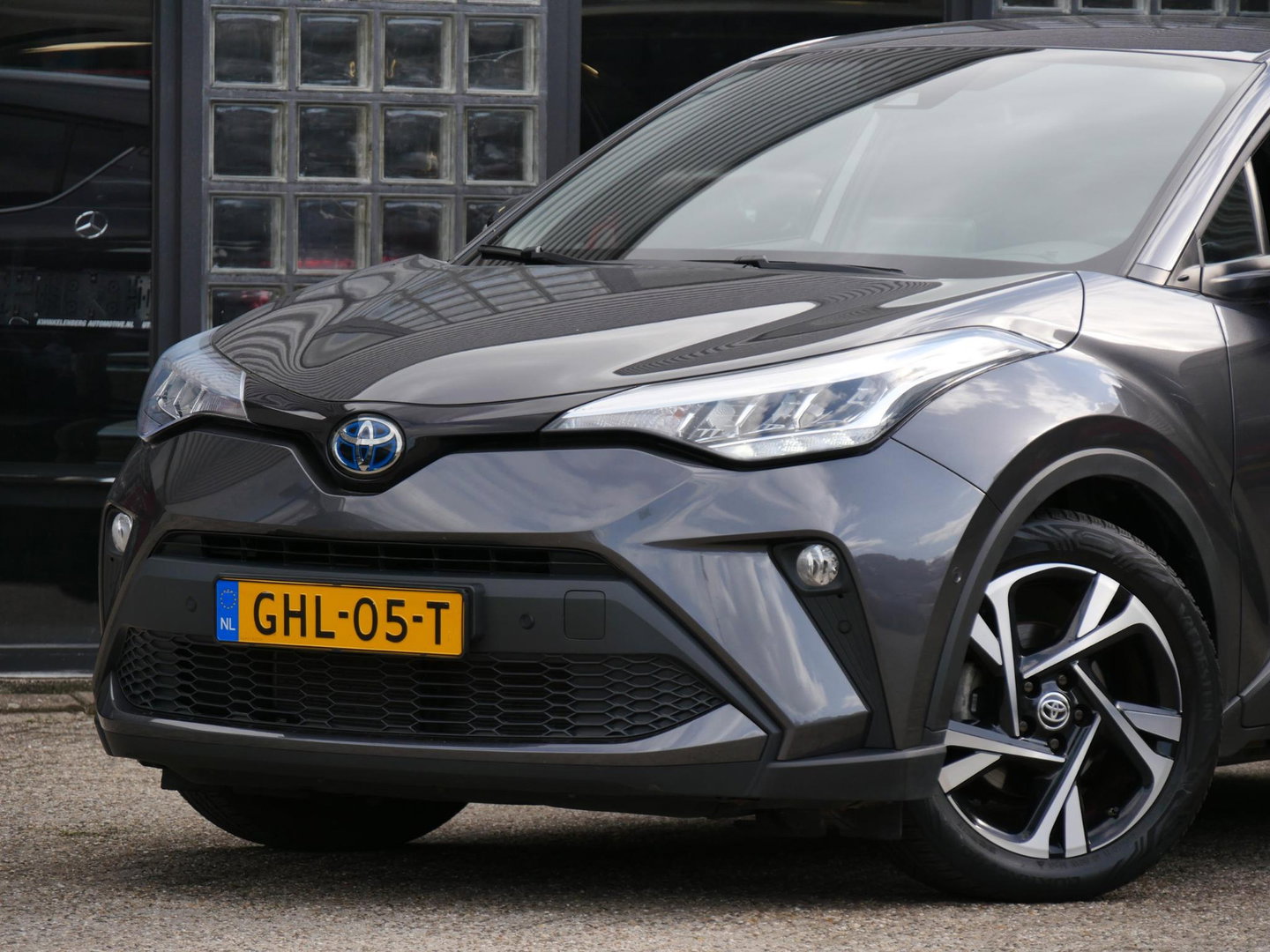 Toyota C-HR 2.0 HYBRID 185PK/ PDC V+A/ BLINDSPOT/ WINTER PAKKET/ ALL-SEASON BANDEN