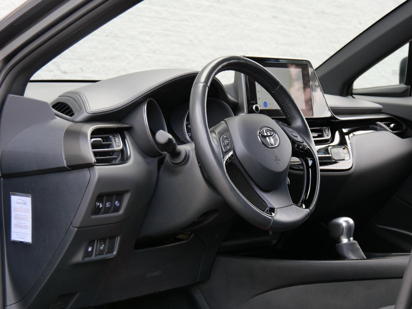 Toyota C-HR 2.0 HYBRID 185PK/ PDC V+A/ BLINDSPOT/ WINTER PAKKET/ ALL-SEASON BANDEN
