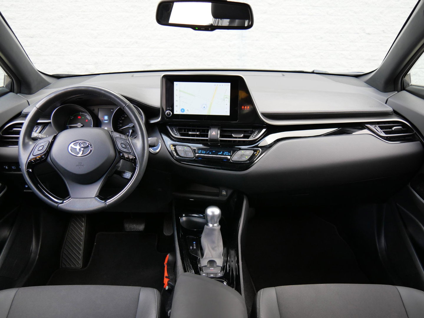 Toyota C-HR 2.0 HYBRID 185PK/ PDC V+A/ BLINDSPOT/ WINTER PAKKET/ ALL-SEASON BANDEN