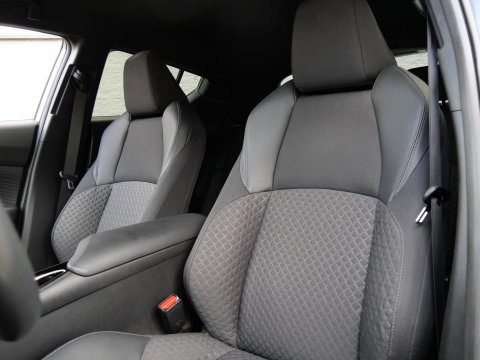 Toyota C-HR 2.0 HYBRID 185PK/ PDC V+A/ BLINDSPOT/ WINTER PAKKET/ ALL-SEASON BANDEN