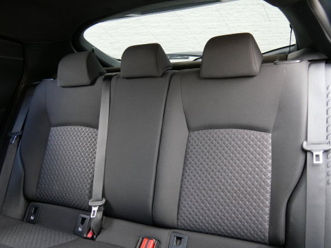 Toyota C-HR 2.0 HYBRID 185PK/ PDC V+A/ BLINDSPOT/ WINTER PAKKET/ ALL-SEASON BANDEN
